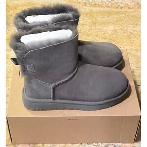 NIB/NWT Womens Authentic Ugg Mini Bailey Bow II Suede Shearling Boots Size 7